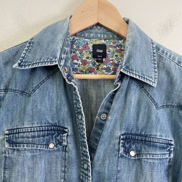 Gap Womens Large Denim Pearl Snap Shirt Long Sleeves Chest Pockets Western Rodeo - Picture 2 of 11